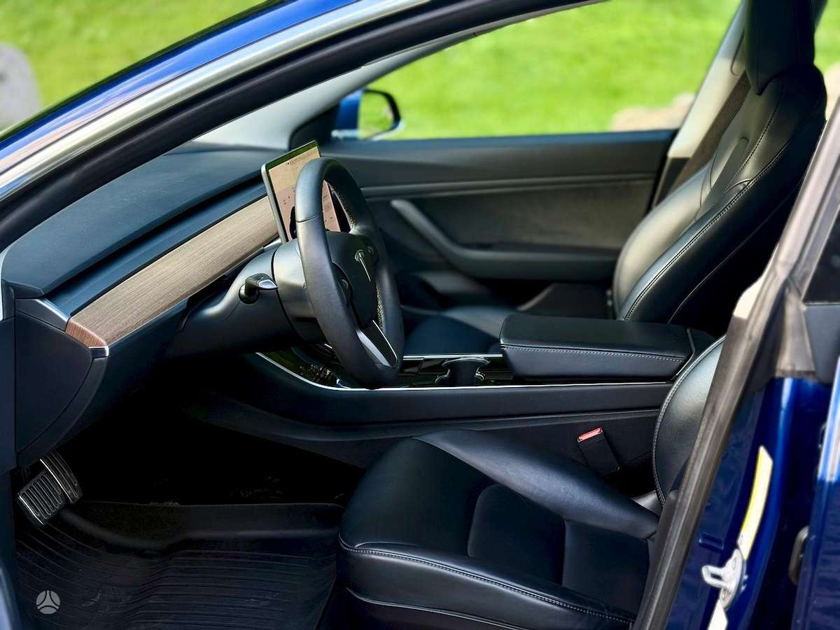 Tesla Model 3 - 10