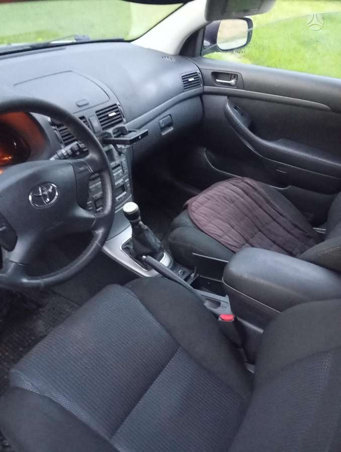 Toyota Avensis - 9