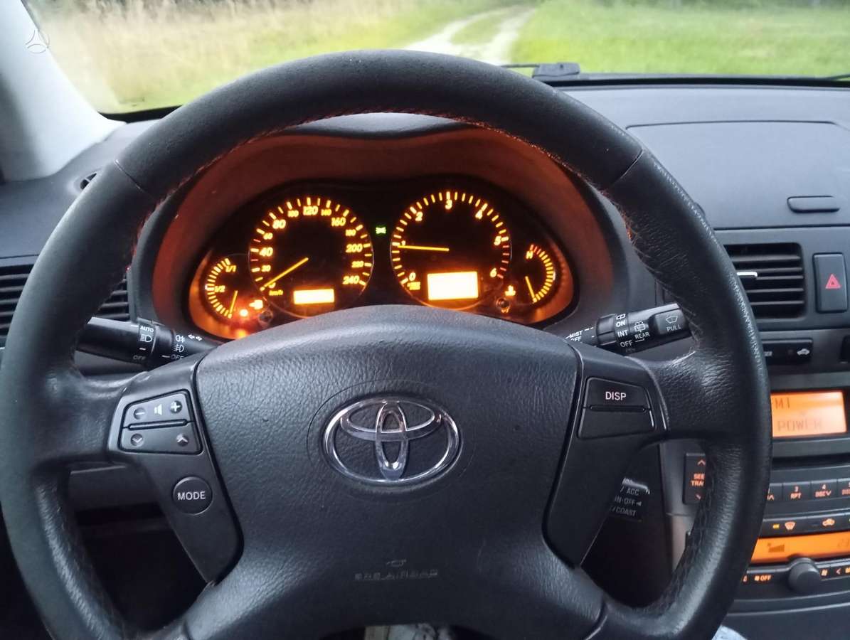 Toyota Avensis - 10