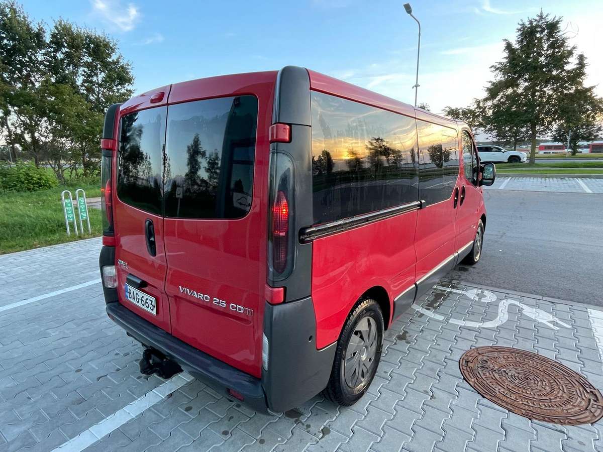 Opel Vivaro, 2.5 l., Минивэн