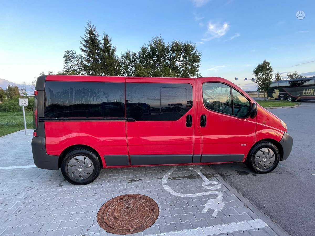 Opel Vivaro, 2.5 l., Минивэн