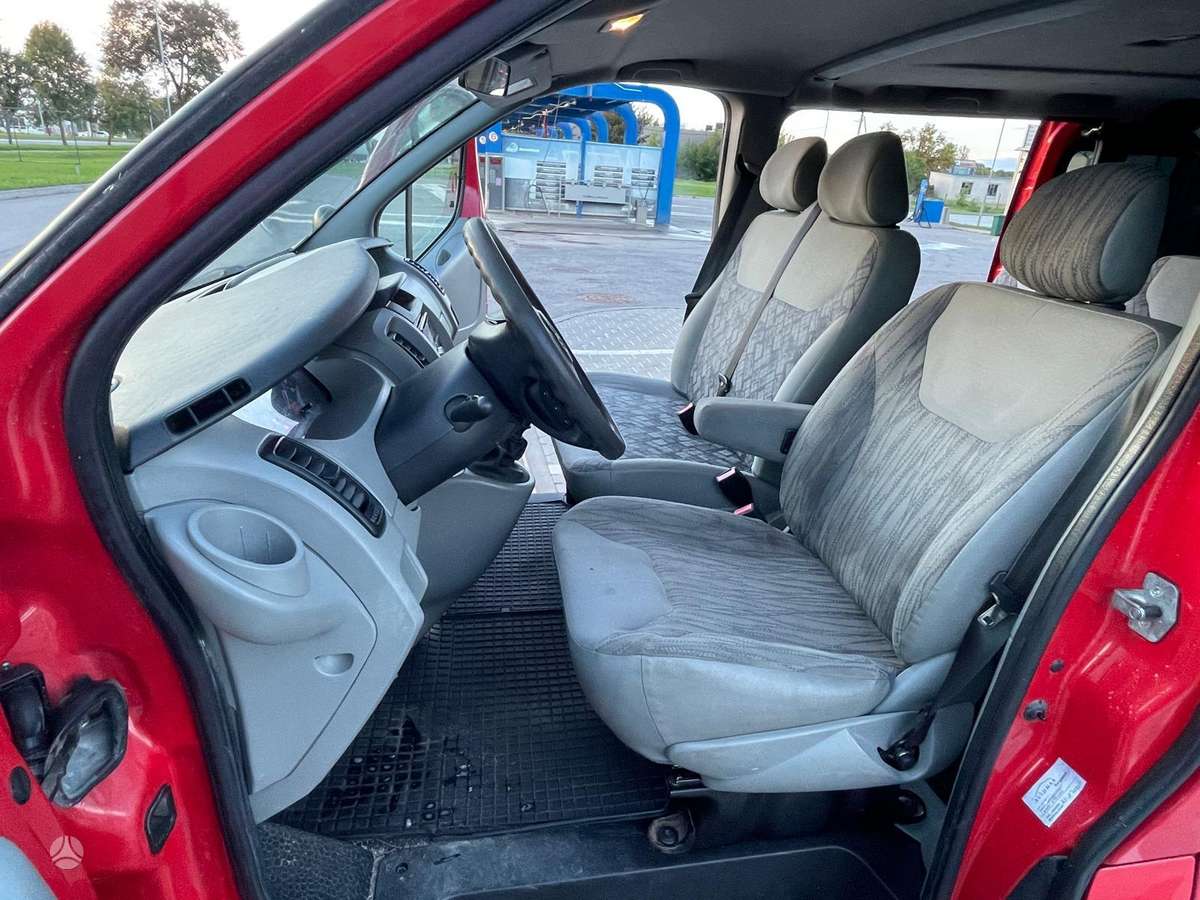 Opel Vivaro, 2.5 l., Минивэн