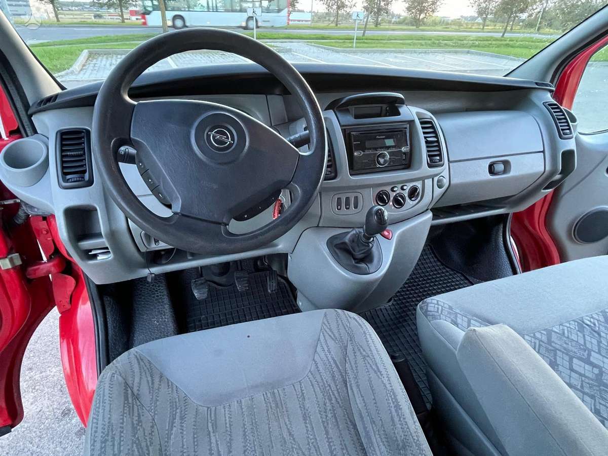 Opel Vivaro, 2.5 l., Минивэн