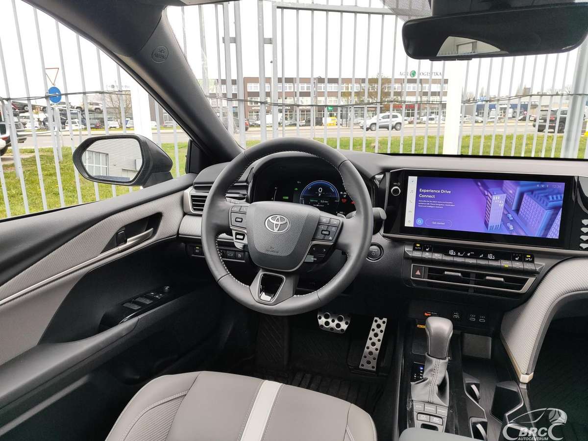 Toyota Camry - 4