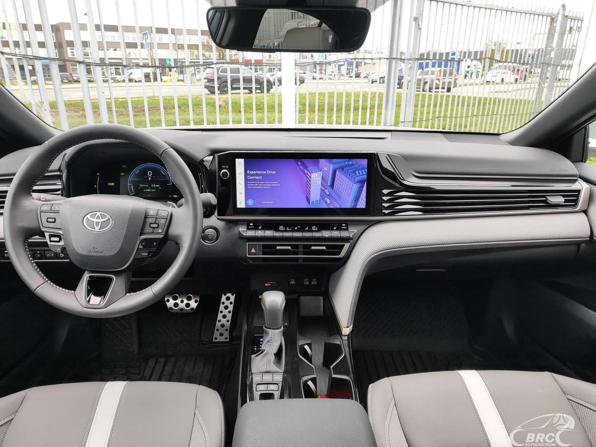 Toyota Camry - 5