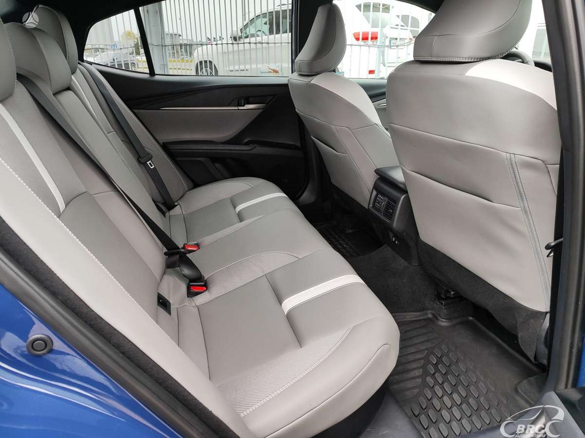Toyota Camry - 11