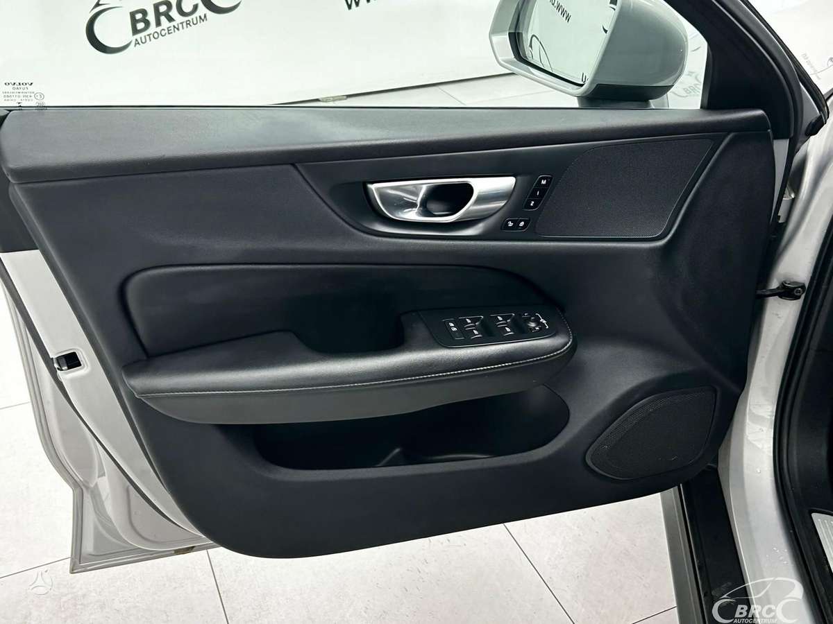 Volvo V60 Cross Country - 11