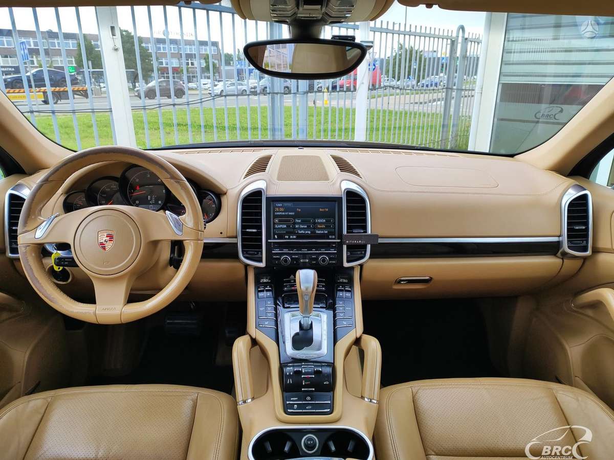 Porsche Cayenne - 4