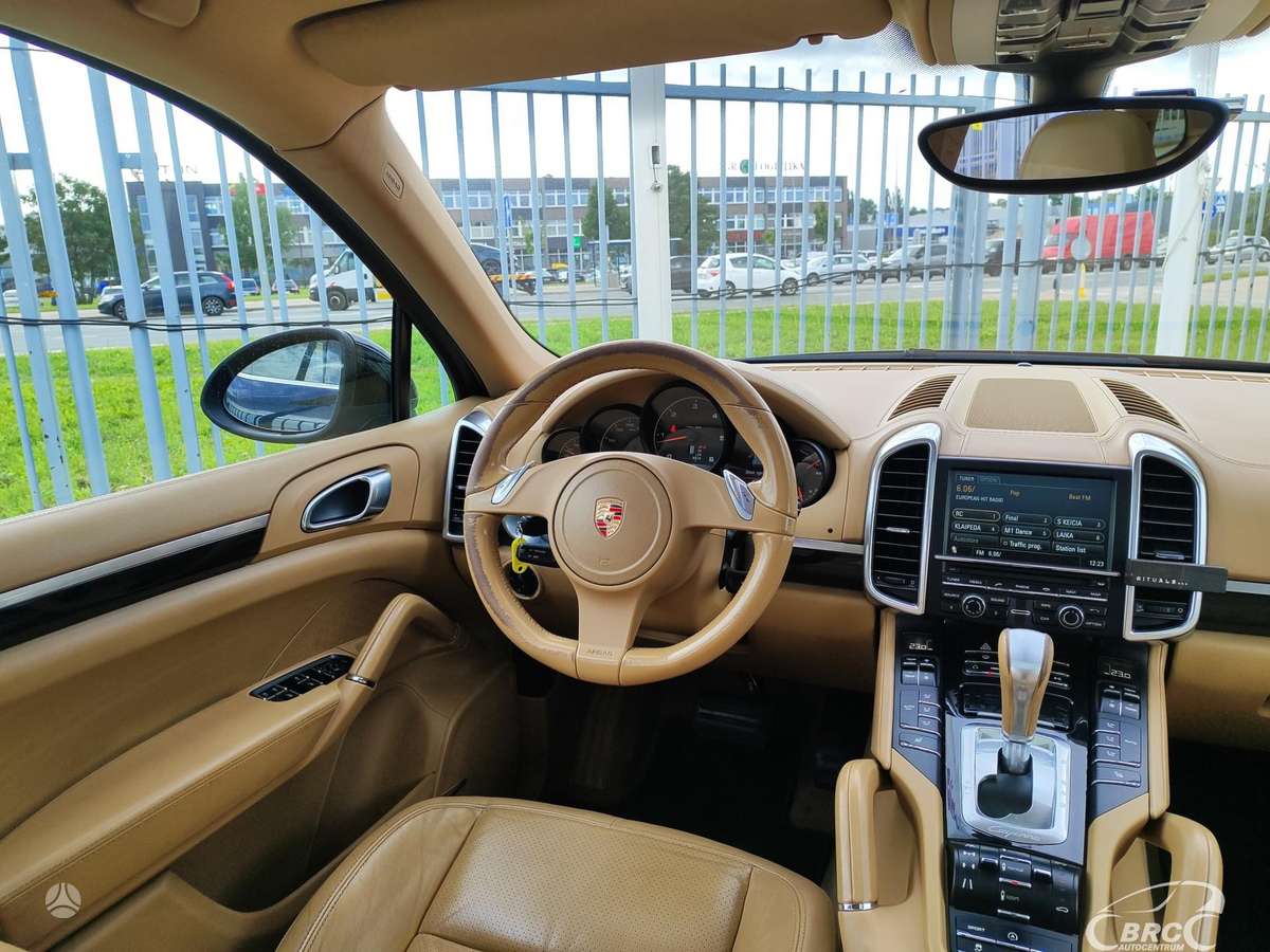 Porsche Cayenne - 5