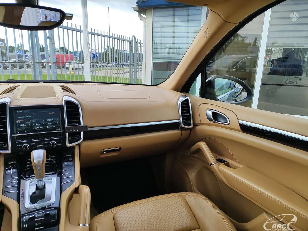 Porsche Cayenne - 6