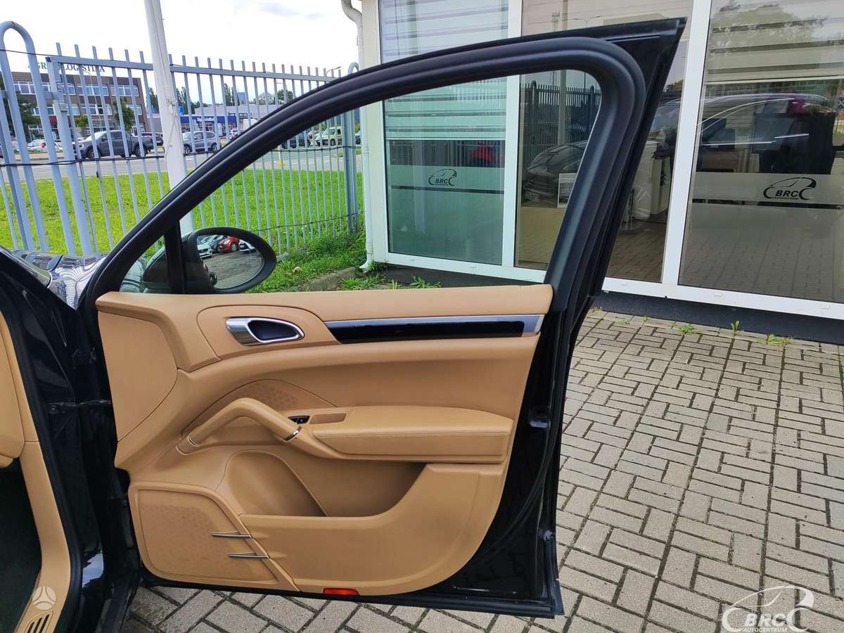 Porsche Cayenne - 7