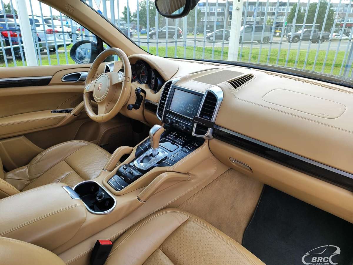 Porsche Cayenne - 9