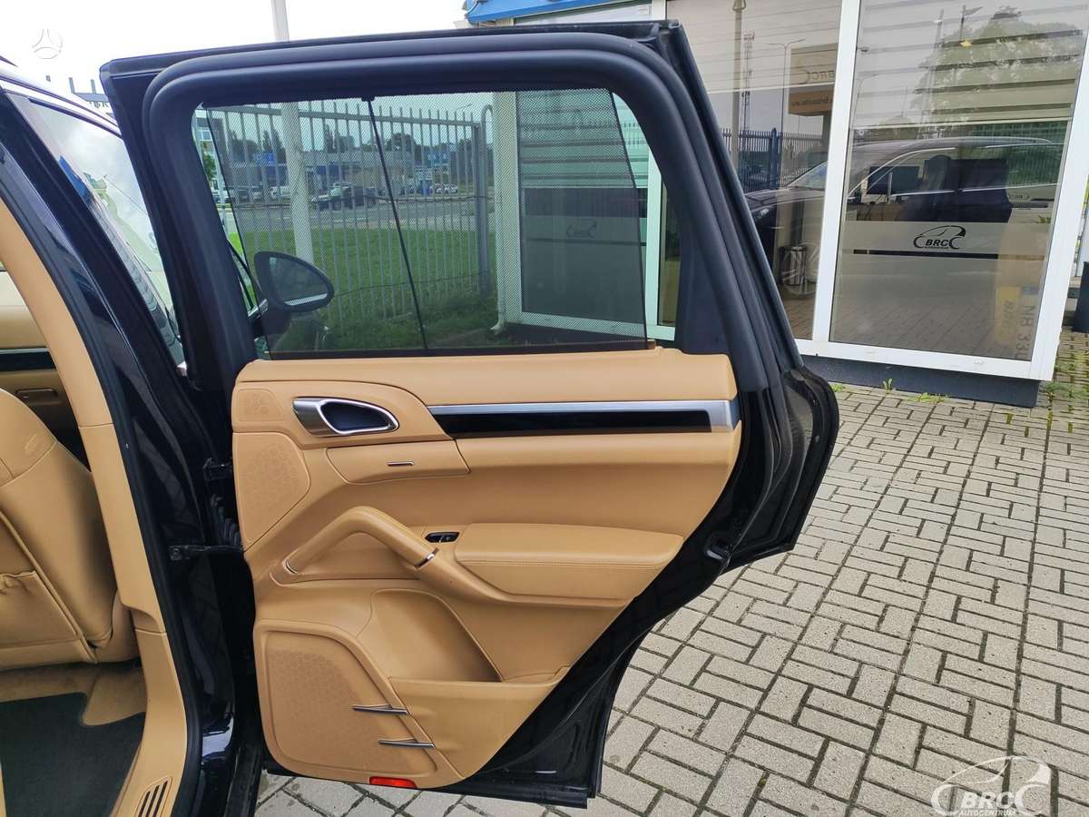 Porsche Cayenne - 10