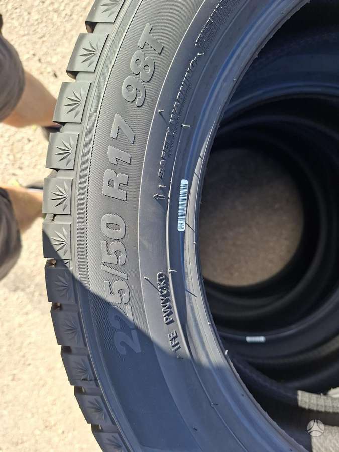 Kumho WI51, winter 225/50 R17