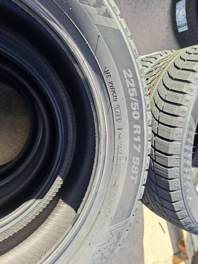 Kumho WI51, winter 225/50 R17