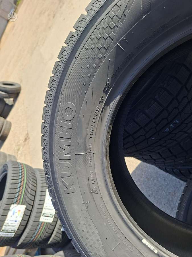 Kumho, žieminės 235/65 R17