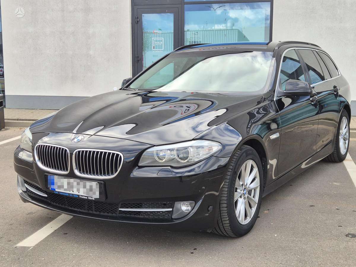 BMW 520, universalas