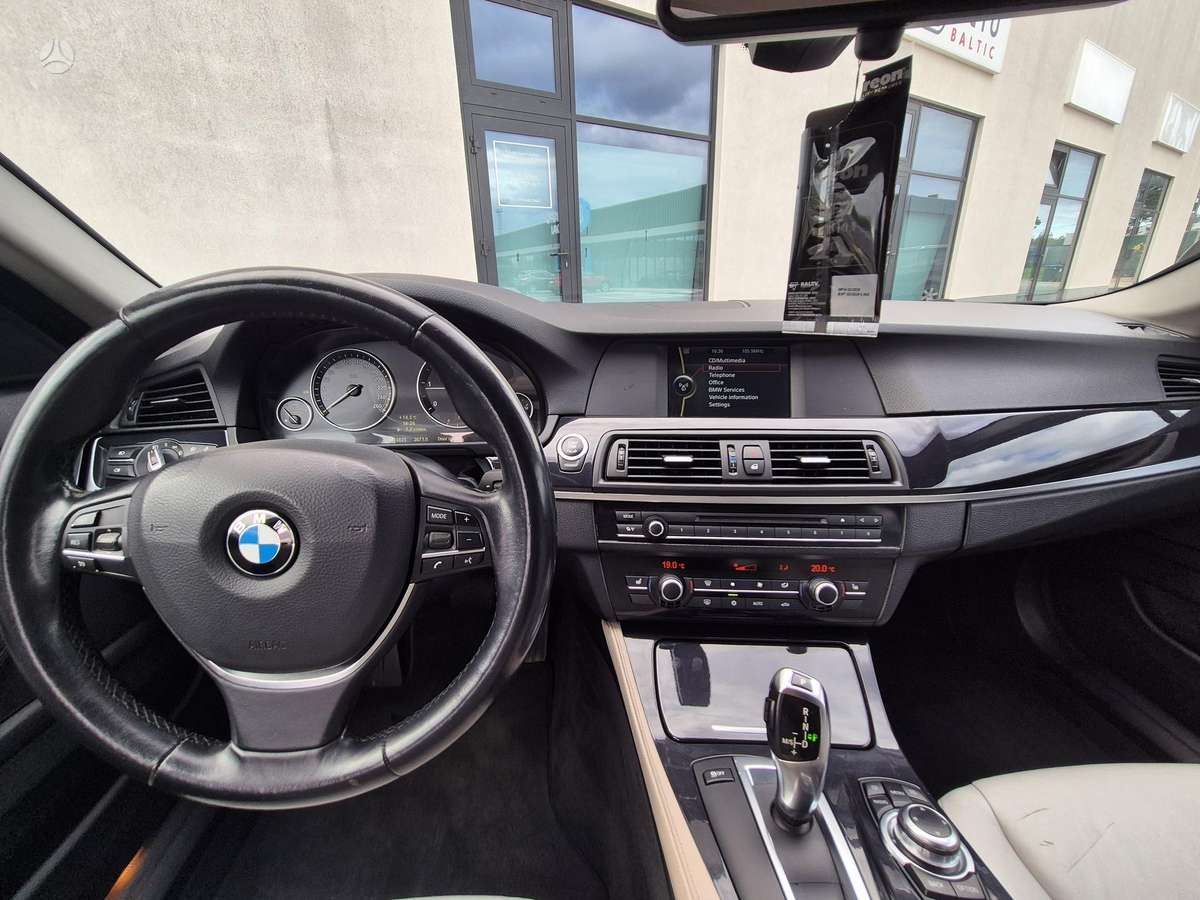 BMW 520, universalas