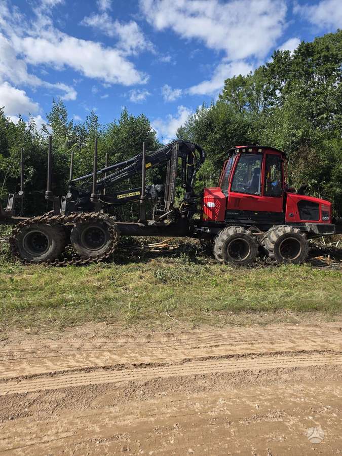 Komatsu 855 (F591), medvežės