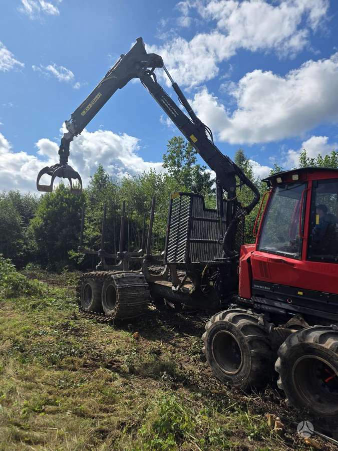 Komatsu 855 (F591), medvežės