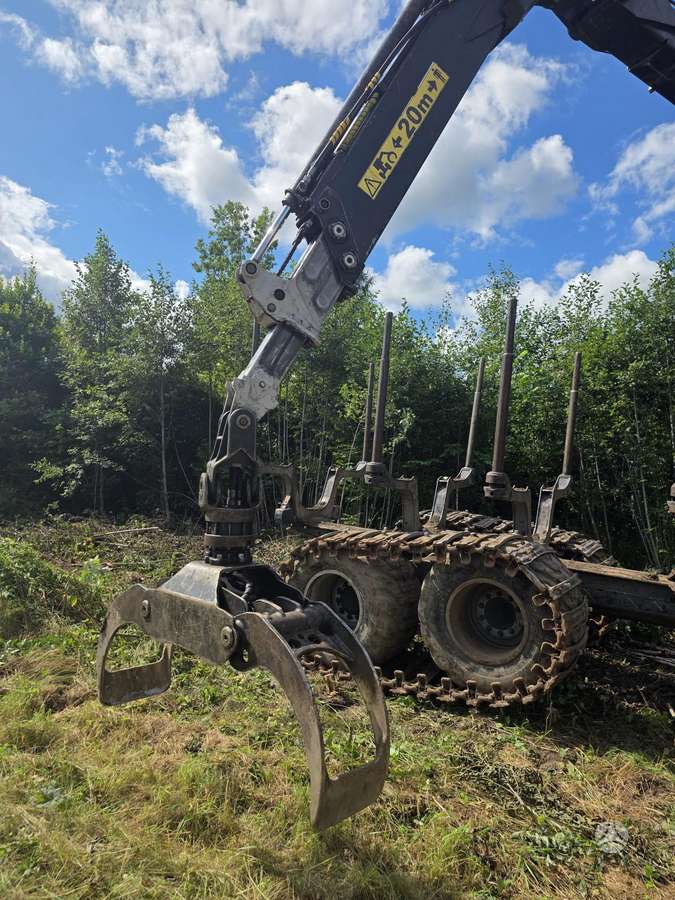 Komatsu 855 (F591), medvežės