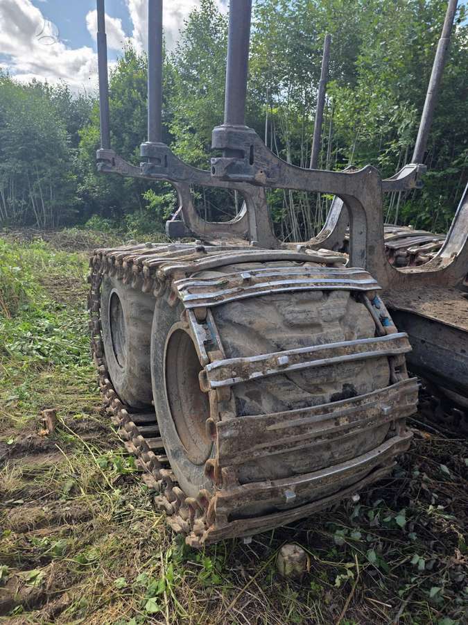 Komatsu 855 (F591), medvežės