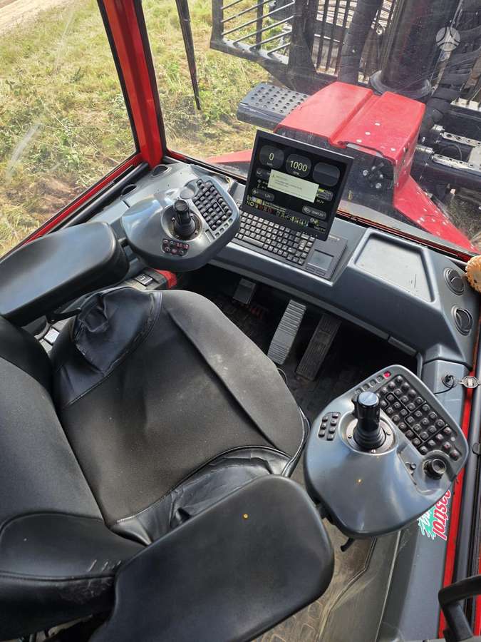 Komatsu 855 (F591), medvežės