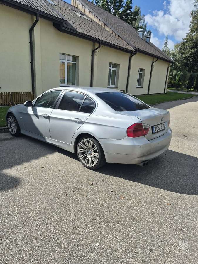 BMW 330, 3.0 l., Седан