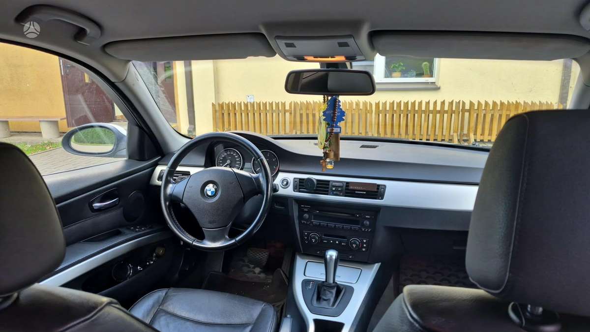 BMW 330, 3.0 l., Седан