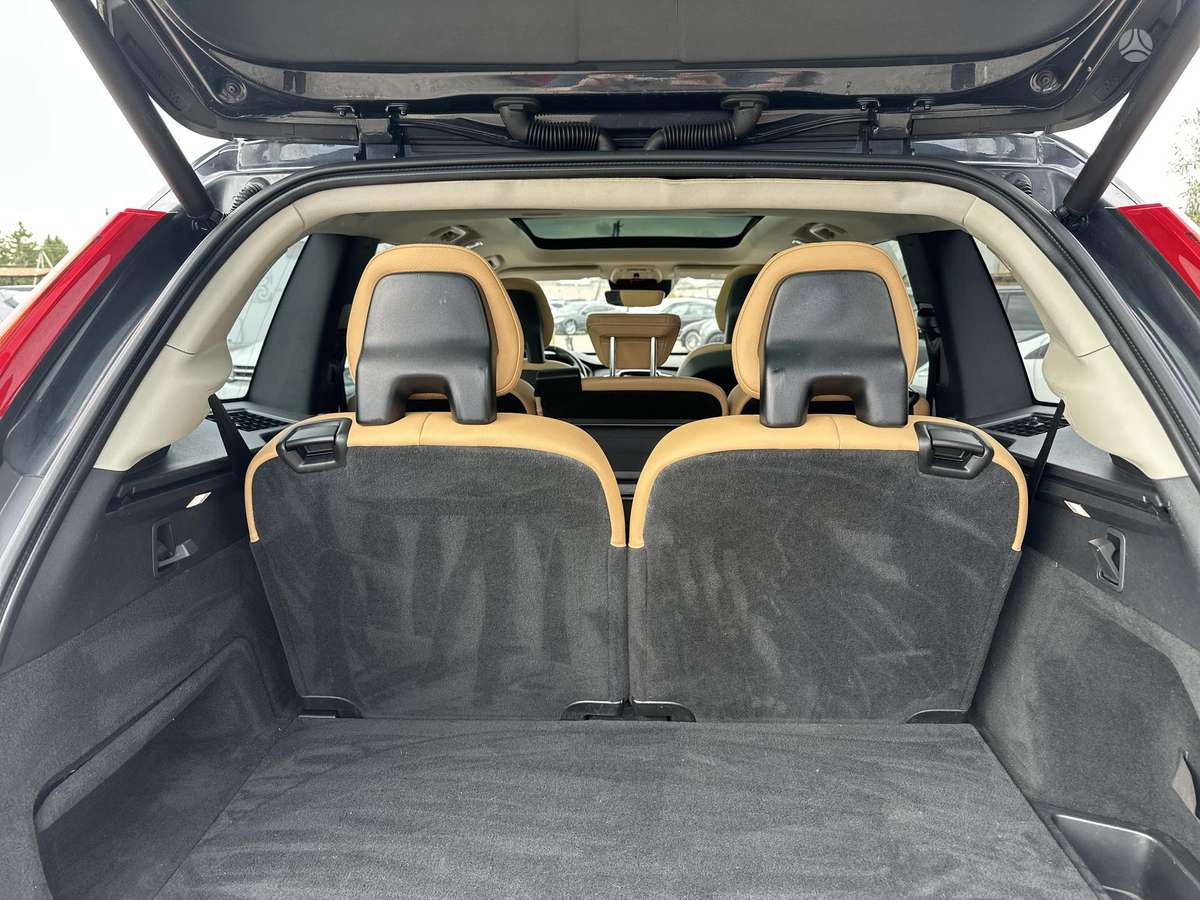 Volvo XC90, 2.0 l., off-road / crossover