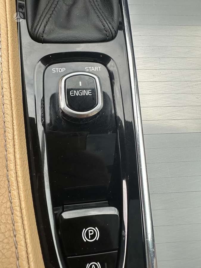 Volvo XC90, 2.0 l., off-road / crossover
