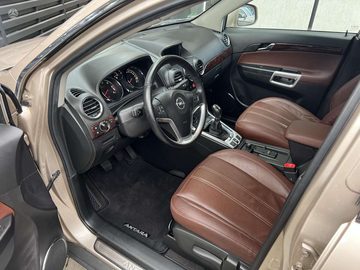 Opel Antara, 2.2 l., off-road / crossover