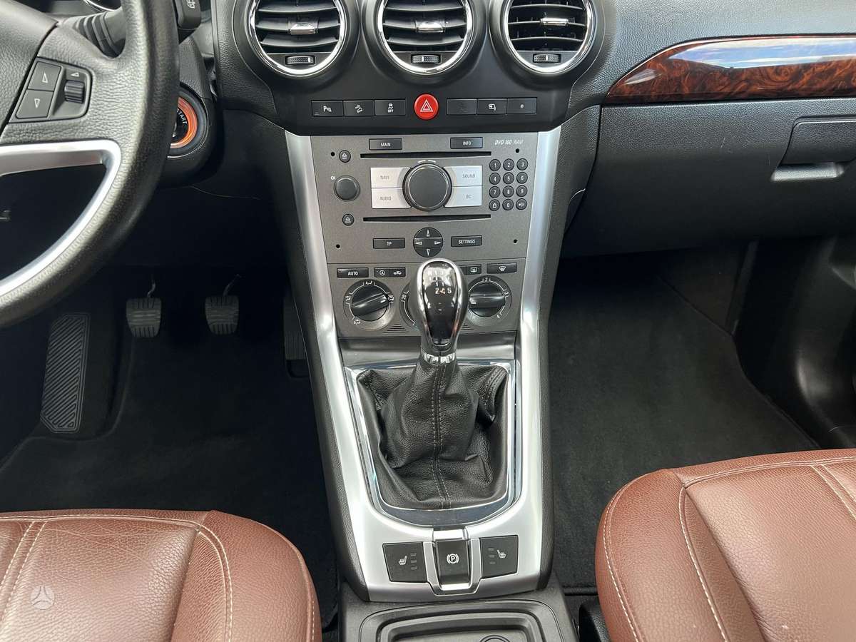 Opel Antara, 2.2 l., off-road / crossover