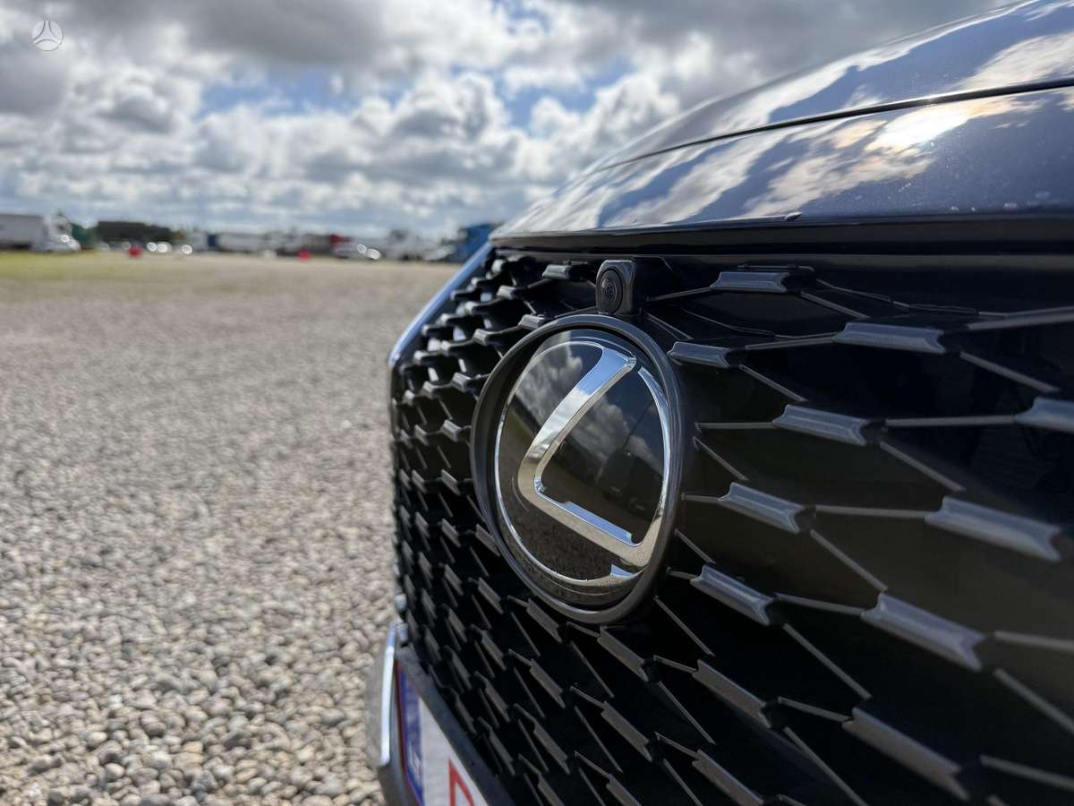 Lexus IS 300, 3.0 l., Седан