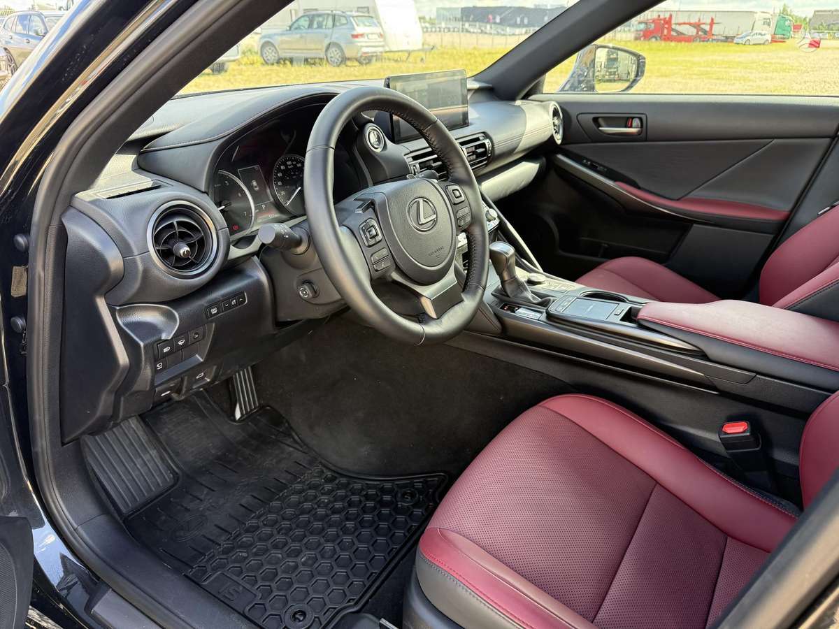 Lexus IS 300, 3.0 l., Седан