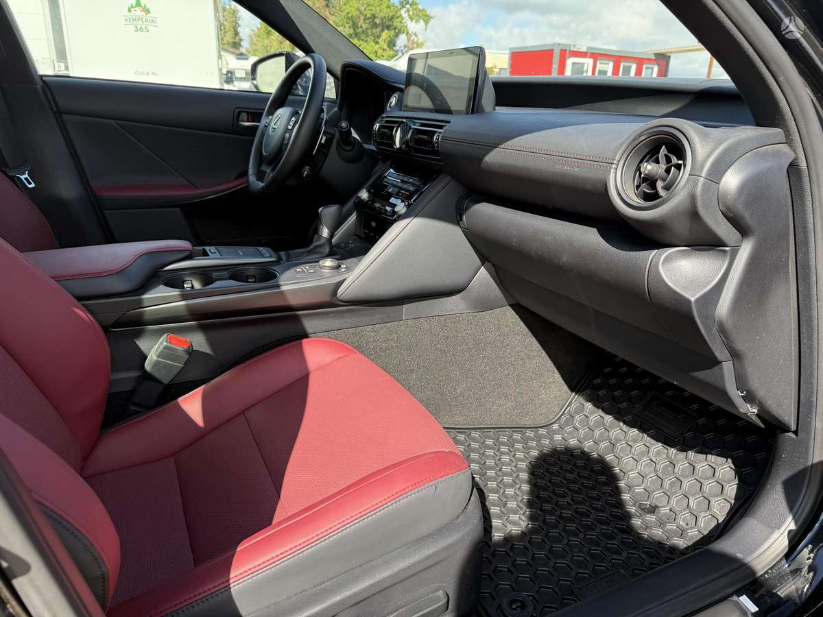 Lexus IS 300, 3.0 l., Седан