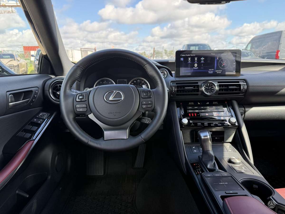 Lexus IS 300, 3.0 l., Седан