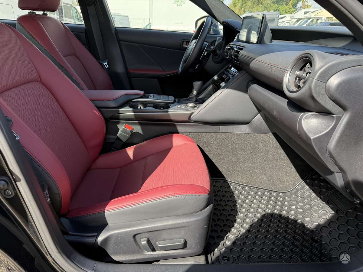 Lexus IS 300, 3.0 l., Седан