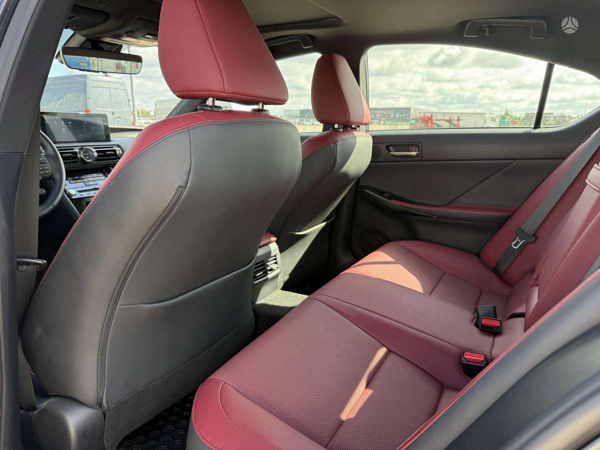 Lexus IS 300, 3.0 l., Седан