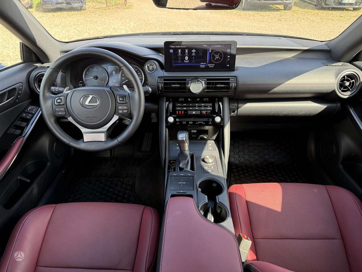 Lexus IS 300, 3.0 l., Седан