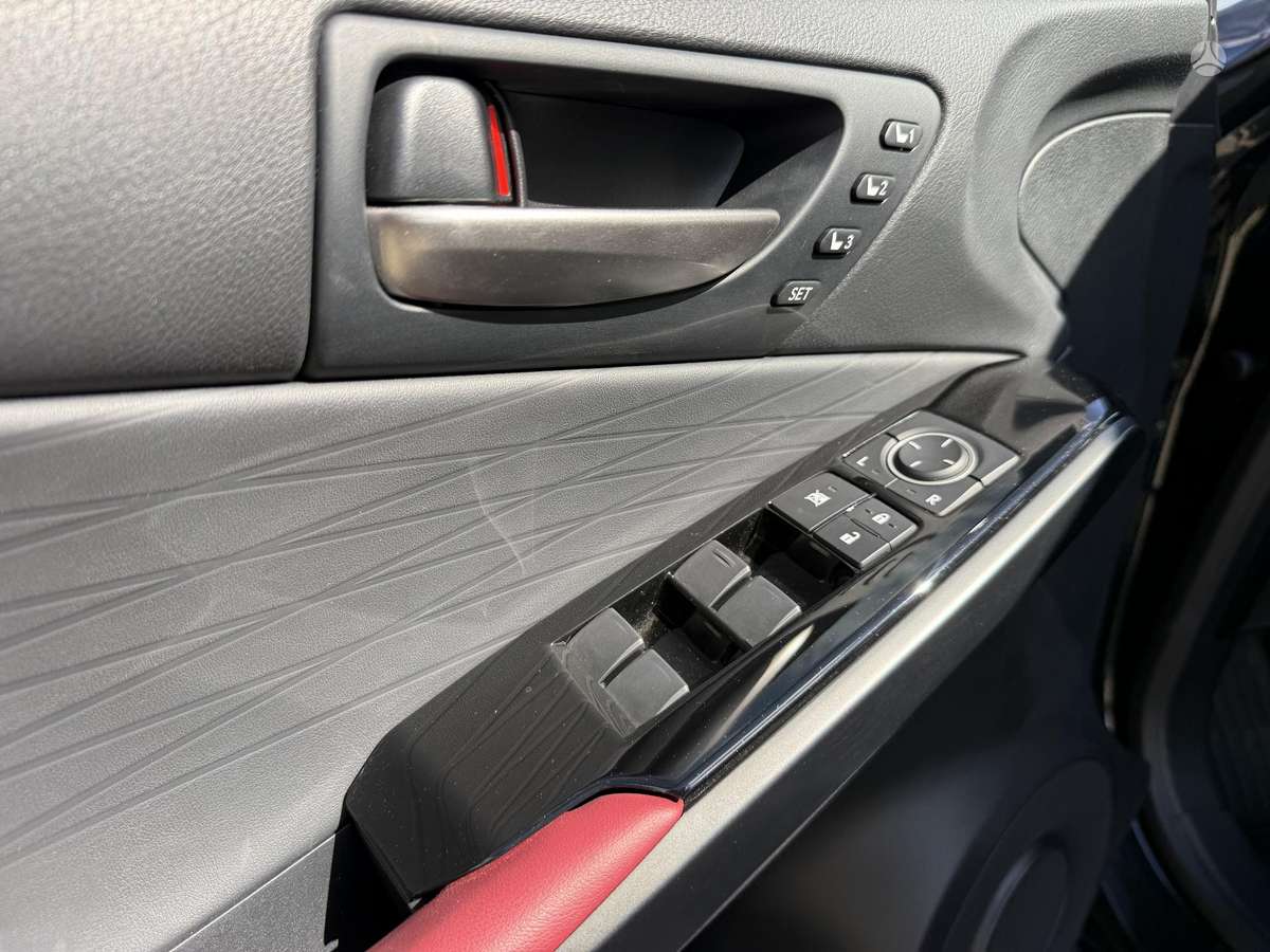 Lexus IS 300, 3.0 l., Седан