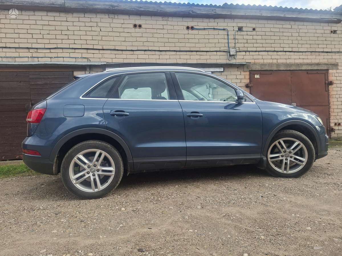 Audi Q3, 2.0 l., off-road / crossover