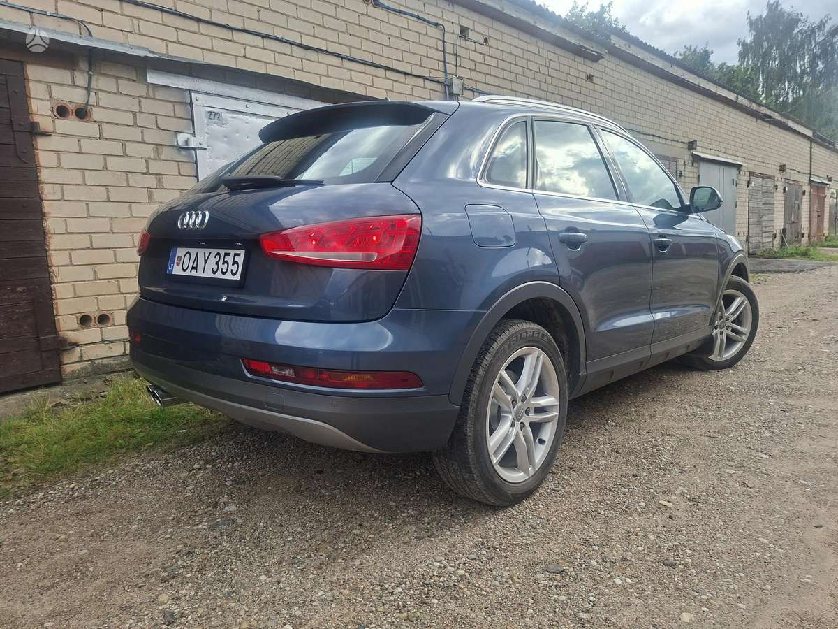 Audi Q3, 2.0 l., off-road / crossover