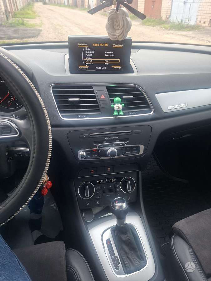 Audi Q3, 2.0 l., off-road / crossover