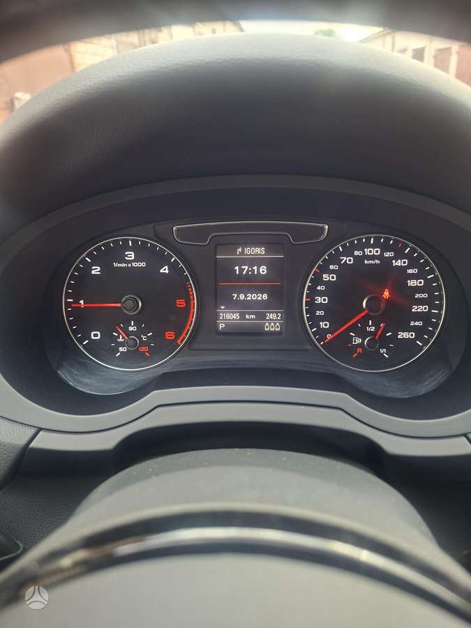 Audi Q3, 2.0 l., off-road / crossover