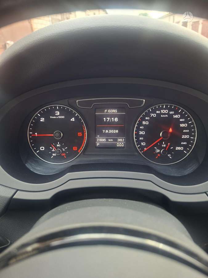 Audi Q3, 2.0 l., Внедорожник / Кроссовер