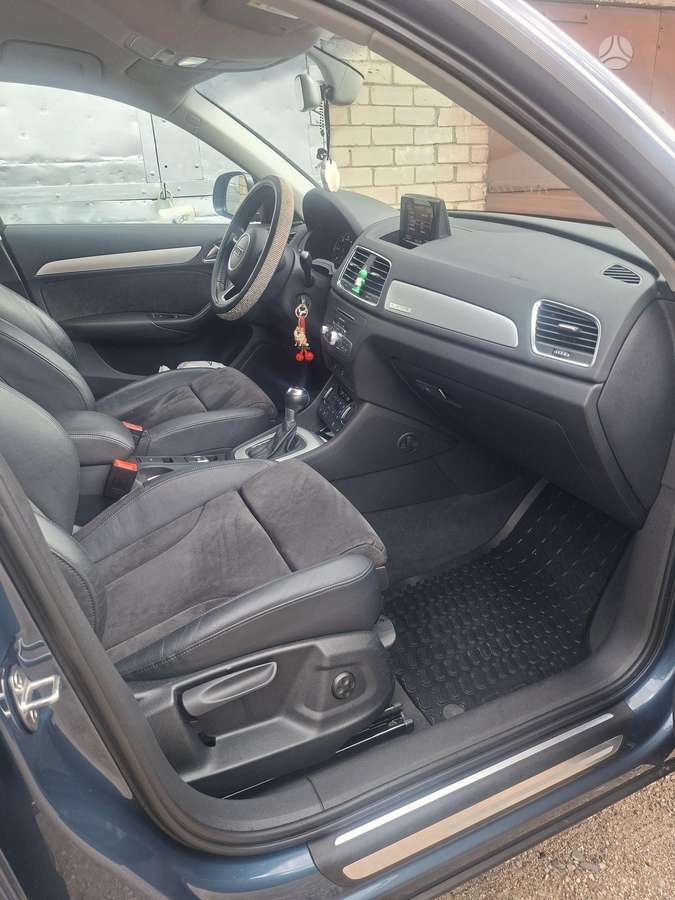 Audi Q3, 2.0 l., Внедорожник / Кроссовер