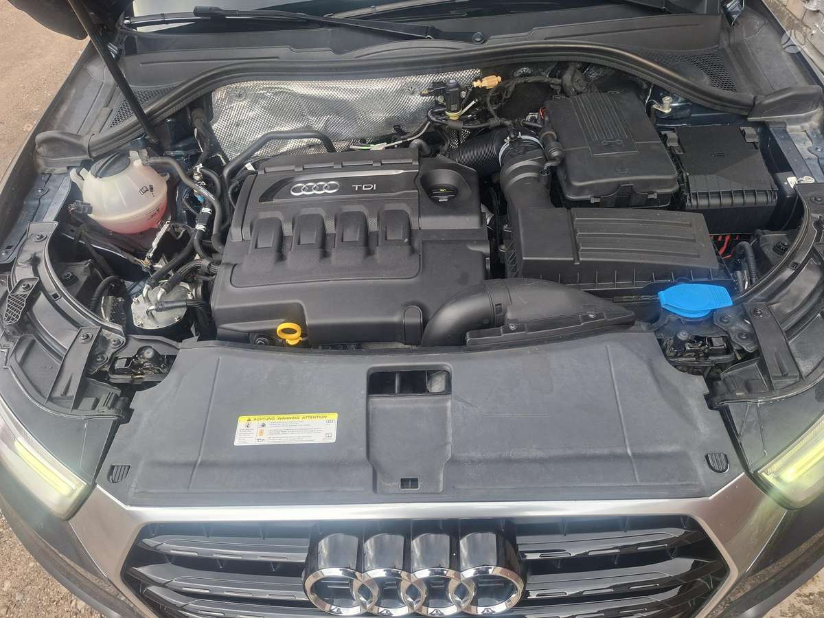 Audi Q3, 2.0 l., off-road / crossover