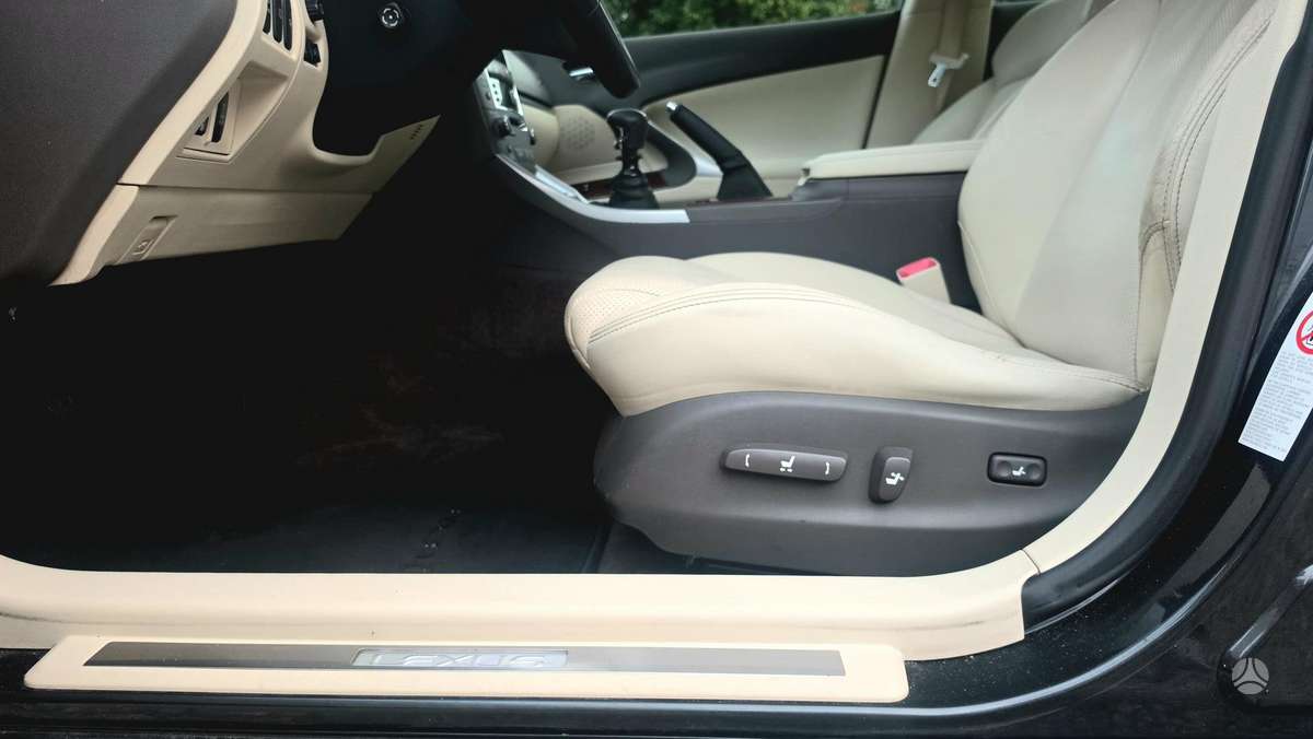 Lexus IS 220, 2.2 l., Седан