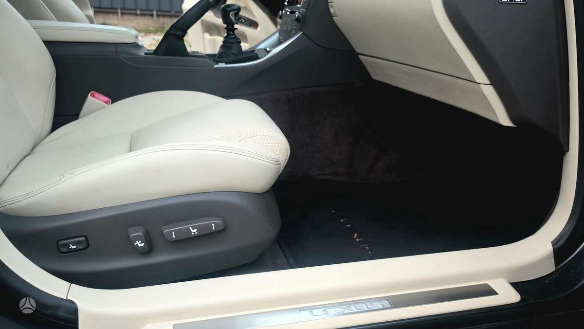 Lexus IS 220, 2.2 l., Седан